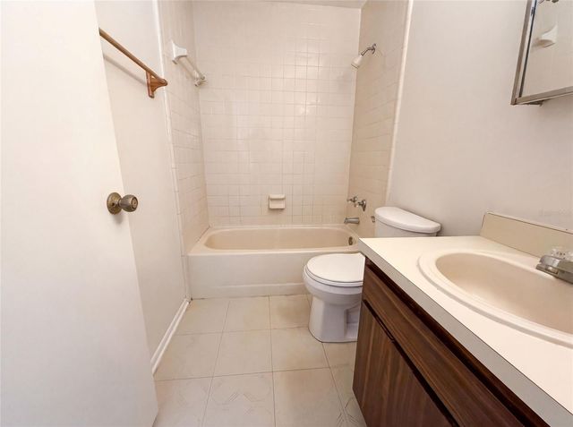 5720 KNEELAND LANE, Tampa, FL 33625