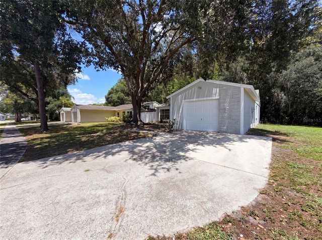 5720 KNEELAND LANE, Tampa, FL 33625