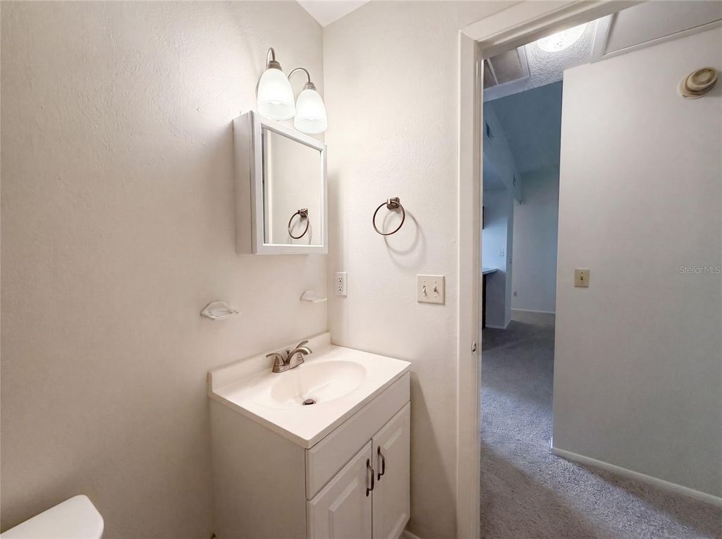 Image 12 of property listing at 5720 KNEELAND LANE, Tampa, FL 33625