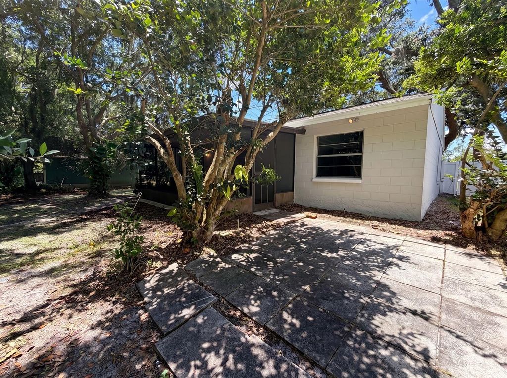 Image 25 of property listing at 5720 KNEELAND LANE, Tampa, FL 33625
