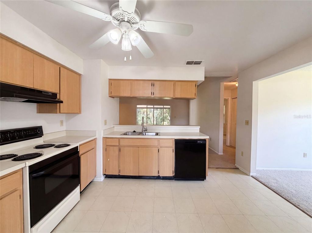 Image 7 of property listing at 5720 KNEELAND LANE, Tampa, FL 33625