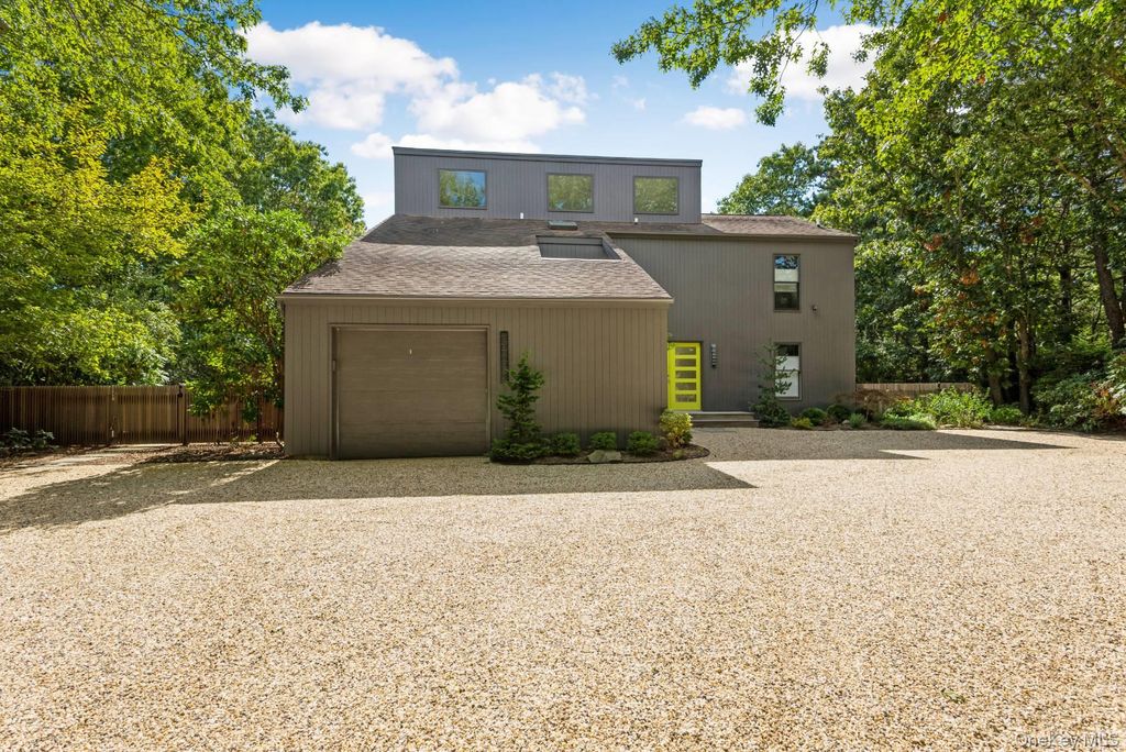 1 Deer Path, Quogue, NY 11959