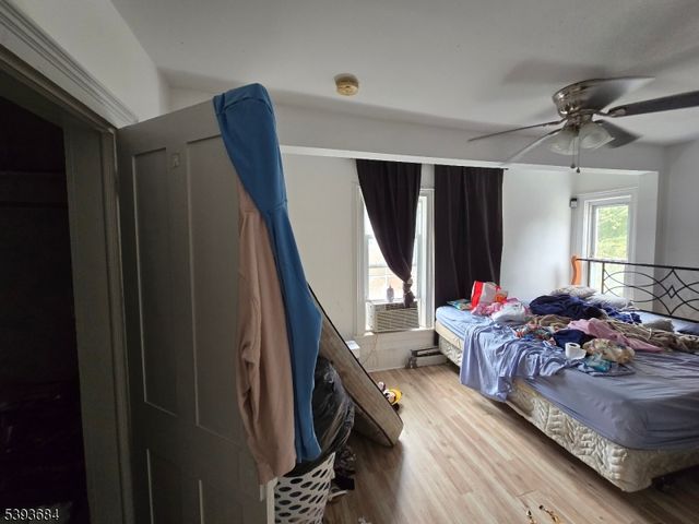 46 Trinity St, Newton Town, NJ 07860