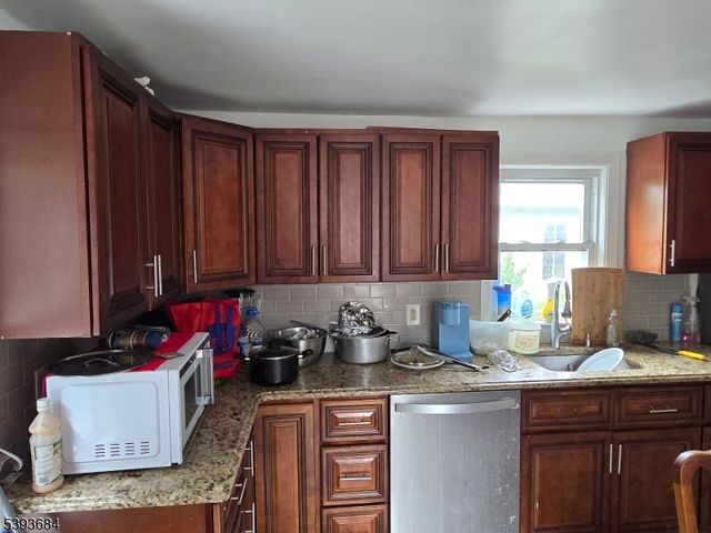 46 Trinity St, Newton Town, NJ 07860