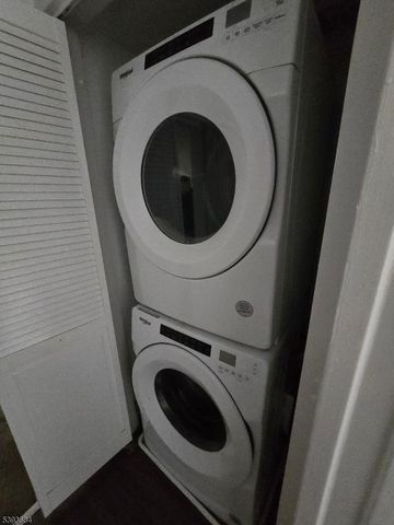 46 Trinity St, Newton Town, NJ 07860