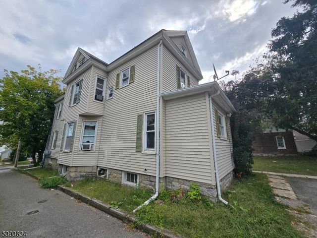 46 Trinity St, Newton Town, NJ 07860