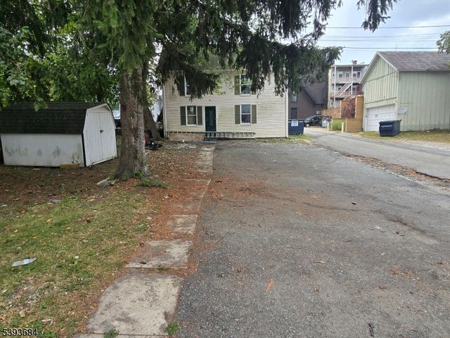 46 Trinity St, Newton Town, NJ 07860