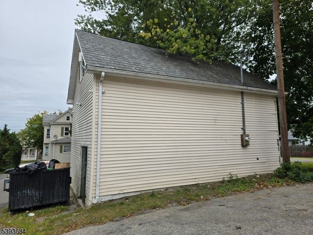 46 Trinity St, Newton Town, NJ 07860