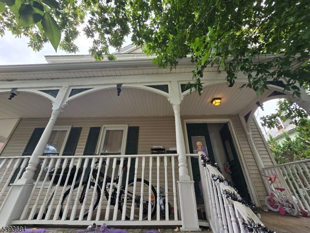 46 Trinity St, Newton Town, NJ 07860