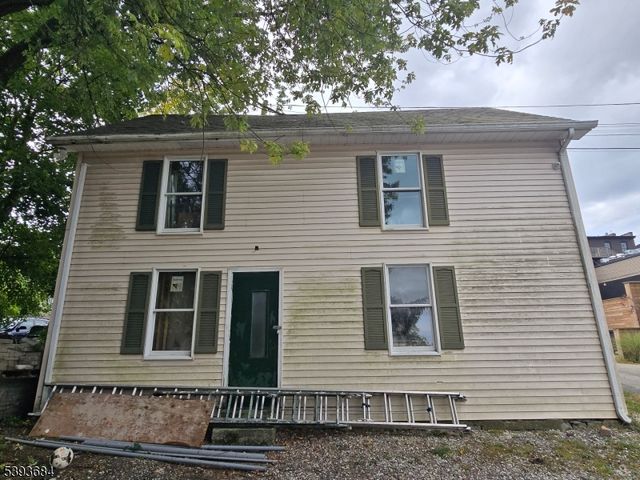 46 Trinity St, Newton Town, NJ 07860