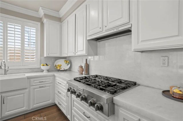 1062 Mccall Dr, Corona, CA 92881