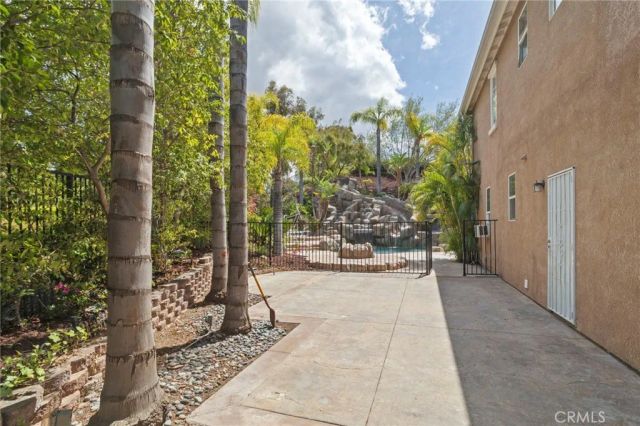 1062 Mccall Dr, Corona, CA 92881