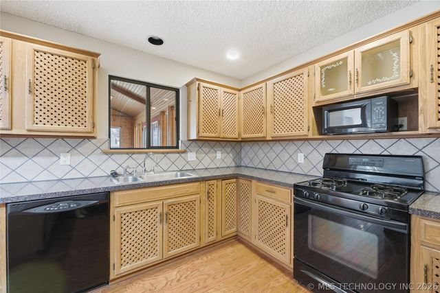 16247 E 83rd Street North, Owasso, OK 74055