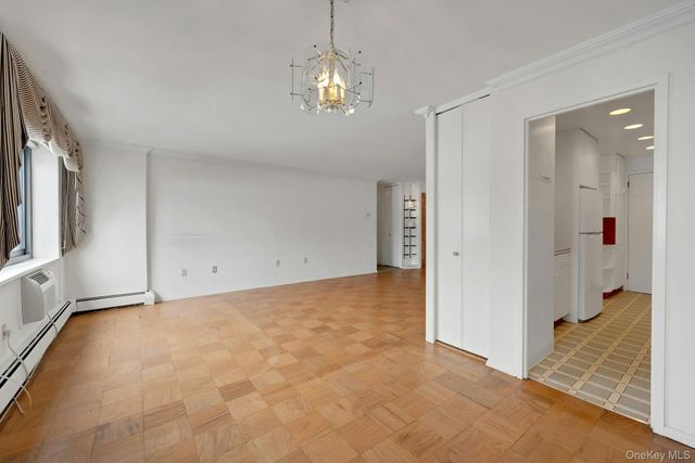 100 E Hartsdale Avenue MiE, Hartsdale, NY 10530