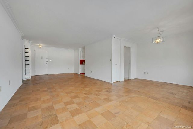 100 E Hartsdale Avenue MiE, Hartsdale, NY 10530