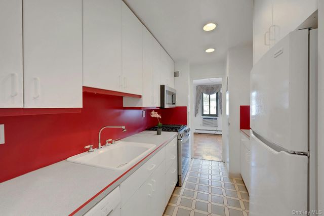 100 E Hartsdale Avenue MiE, Hartsdale, NY 10530