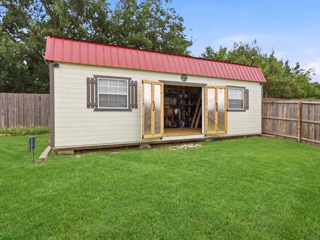 358 Highmeadow Drive, Aubrey, TX 76227