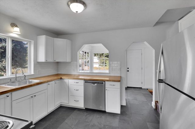 2317 E Hartson Ave, Spokane, WA 99202