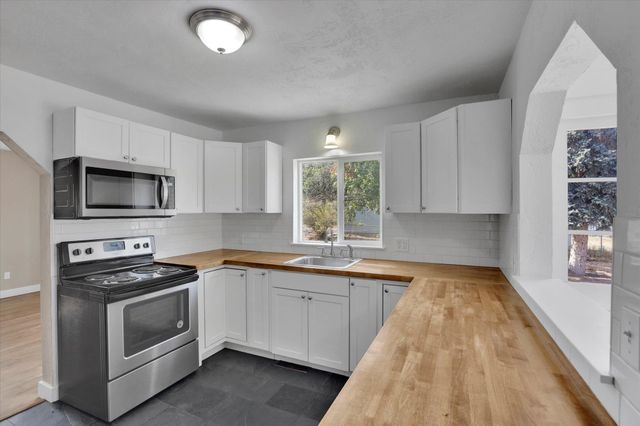 2317 E Hartson Ave, Spokane, WA 99202