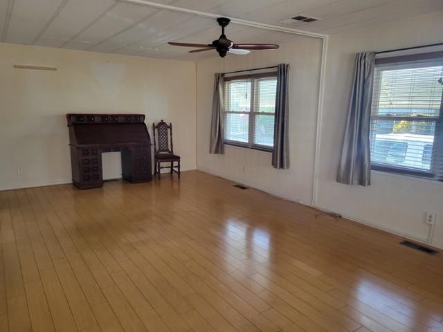 1525 W Oakland Avenue 89, Hemet, CA 92546