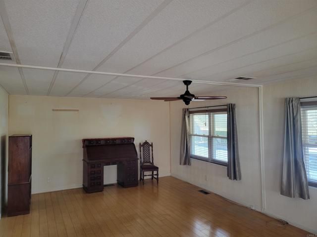 1525 W Oakland Avenue 89, Hemet, CA 92546