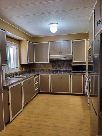 1525 W Oakland Avenue 89, Hemet, CA 92546