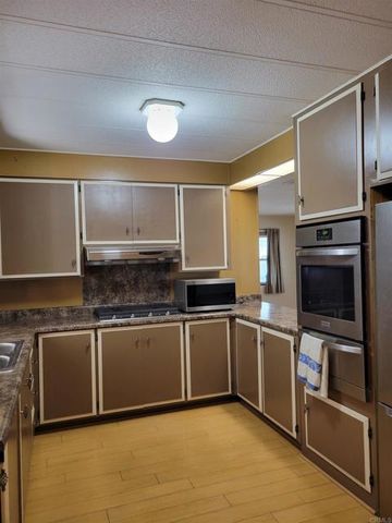 1525 W Oakland Avenue 89, Hemet, CA 92546