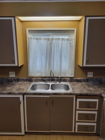 1525 W Oakland Avenue 89, Hemet, CA 92546