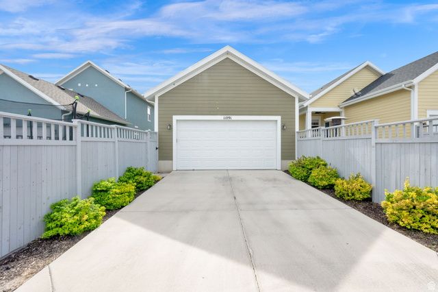 11091 S WILLOW WALK DR, South Jordan, UT 84009