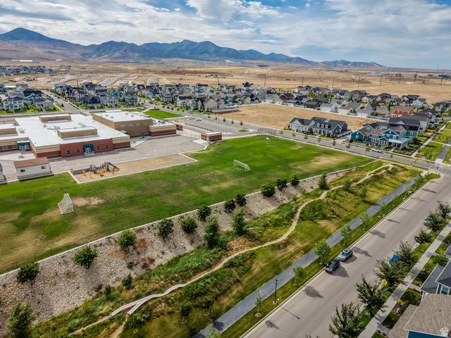 11091 S WILLOW WALK DR, South Jordan, UT 84009