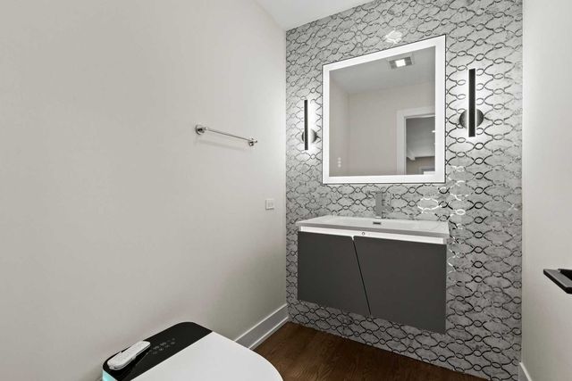 6850 Latrobe Avenue, Skokie, IL 60077