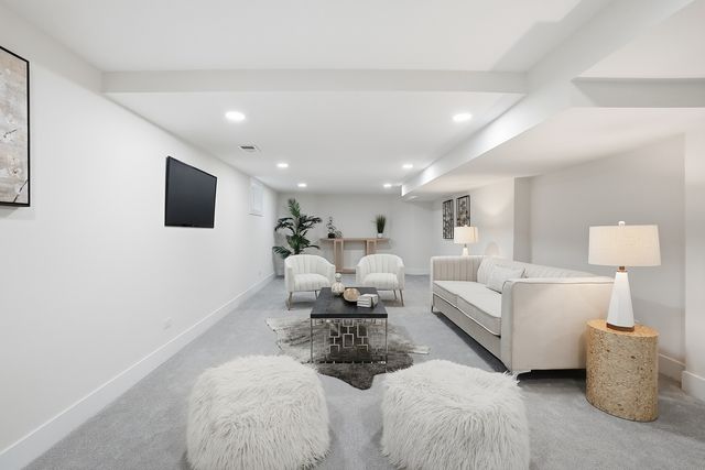 6850 Latrobe Avenue, Skokie, IL 60077