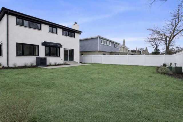 6850 Latrobe Avenue, Skokie, IL 60077