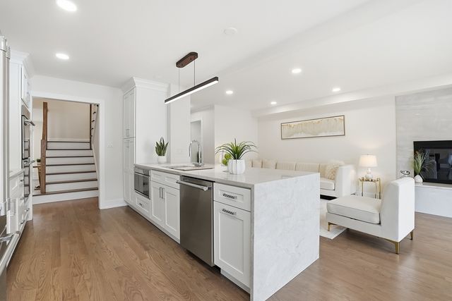 6850 Latrobe Avenue, Skokie, IL 60077