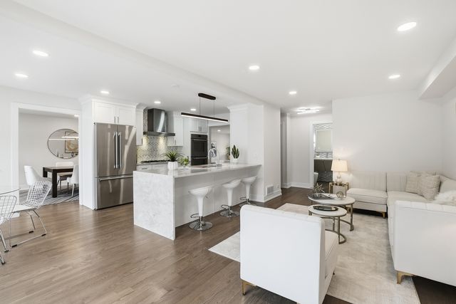 6850 Latrobe Avenue, Skokie, IL 60077