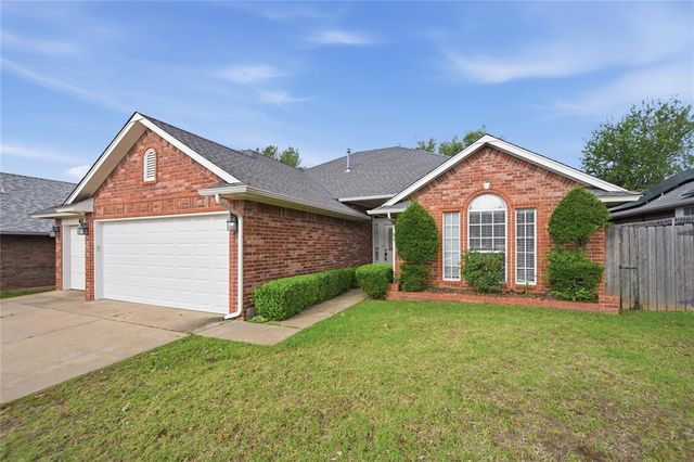 613 Bluegrass Lane, Yukon, OK 73099