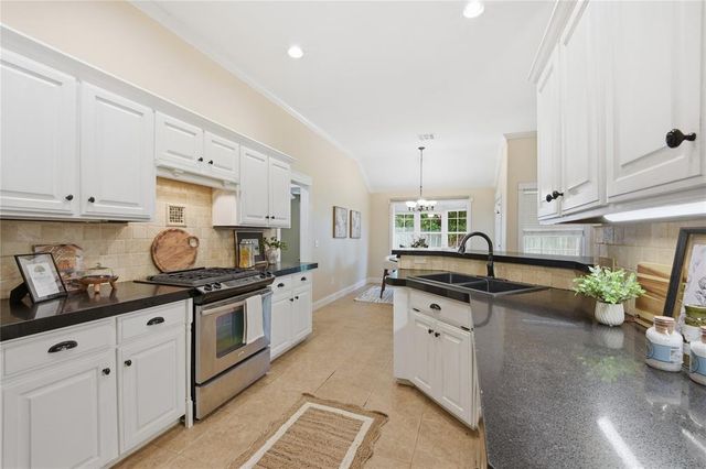 613 Bluegrass Lane, Yukon, OK 73099