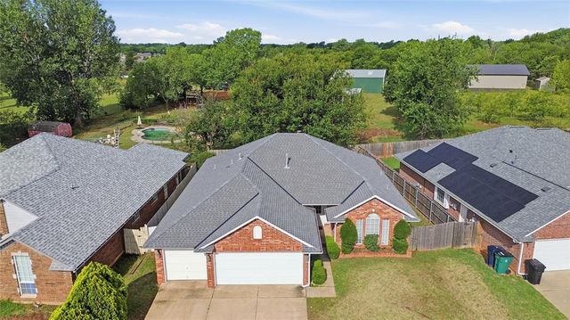 613 Bluegrass Lane, Yukon, OK 73099