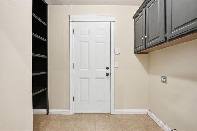 613 Bluegrass Lane, Yukon, OK 73099