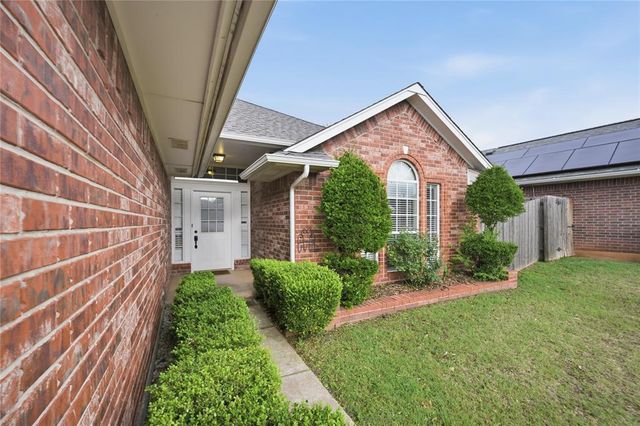 613 Bluegrass Lane, Yukon, OK 73099