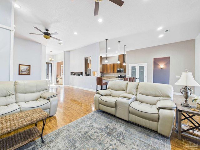 3232 Southfork Dr, Pace, FL 32571