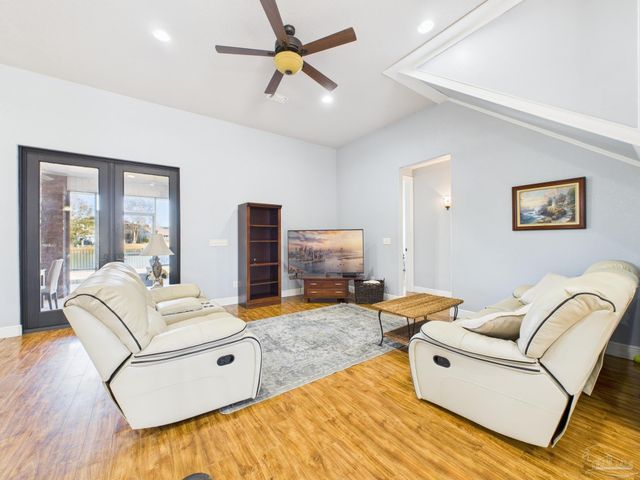 3232 Southfork Dr, Pace, FL 32571