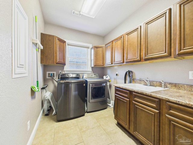 3232 Southfork Dr, Pace, FL 32571