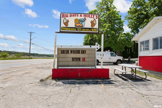 1204 N CODY Road, Le Claire, IA 52753