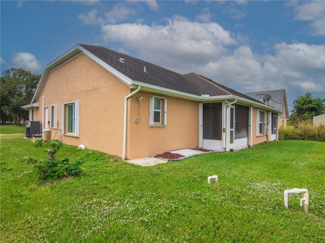 992 Seneca Avenue, Sebastian, FL 32958