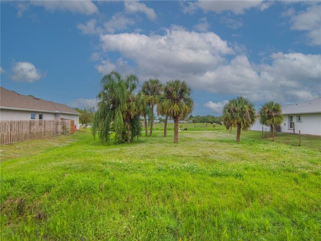 992 Seneca Avenue, Sebastian, FL 32958