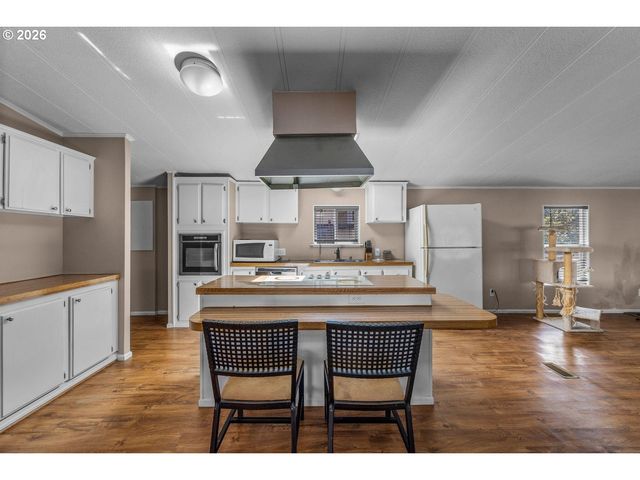 8525 Sw CRESCENT Pl, Terrebonne, OR 97760