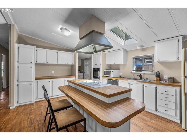 8525 Sw CRESCENT Pl, Terrebonne, OR 97760