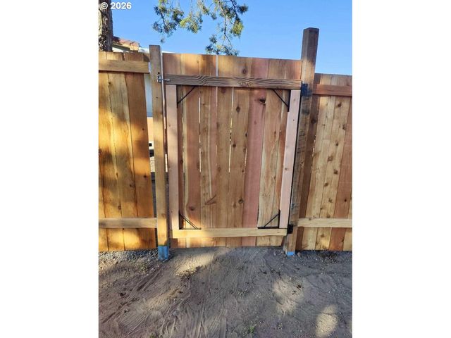 8525 Sw CRESCENT Pl, Terrebonne, OR 97760