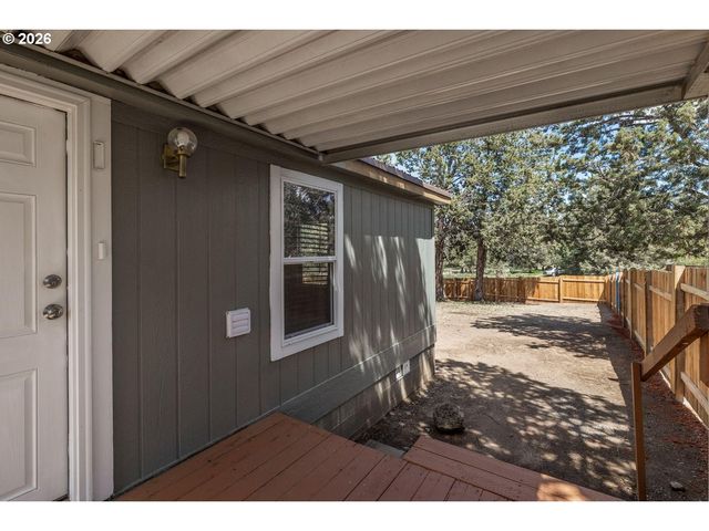 8525 Sw CRESCENT Pl, Terrebonne, OR 97760